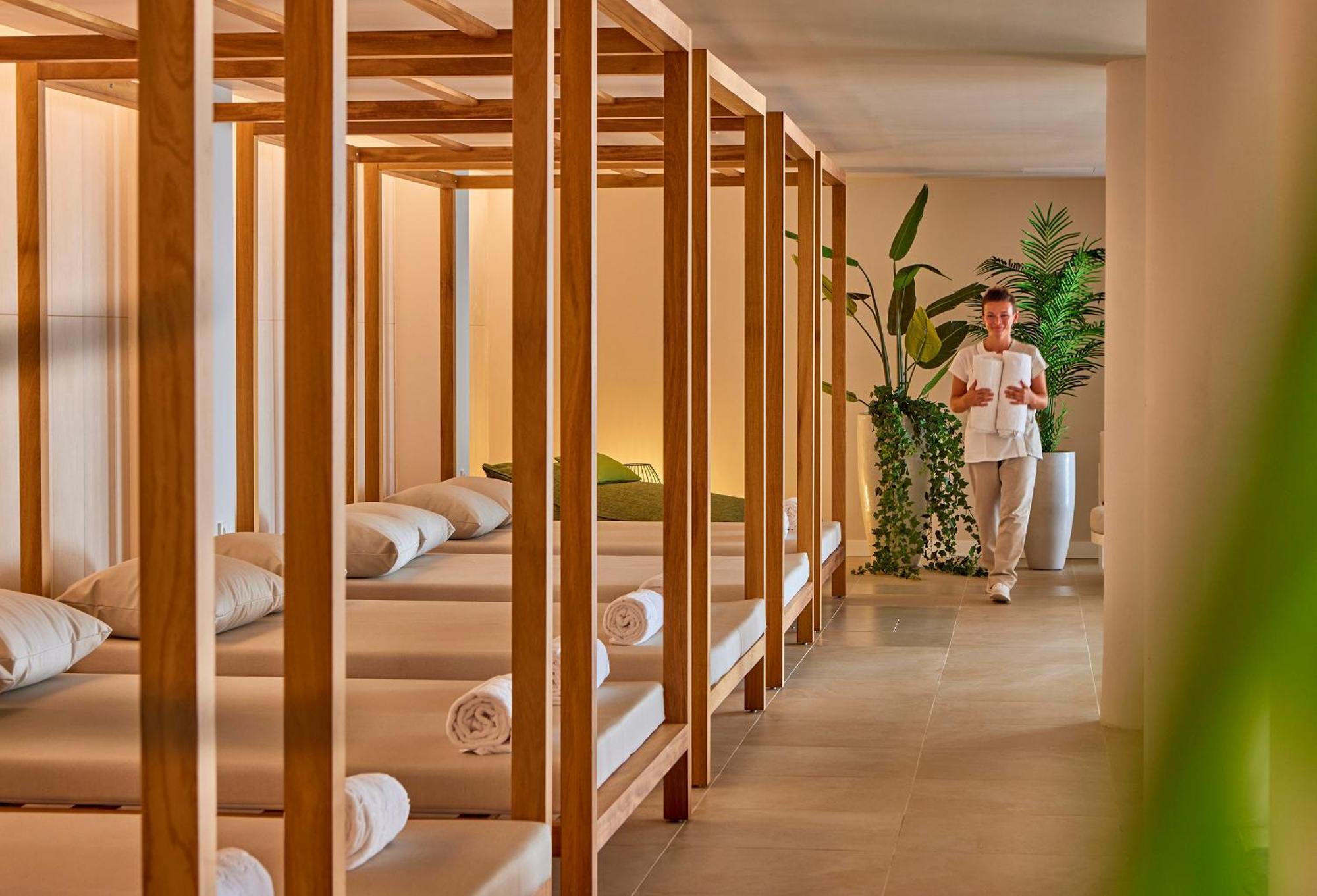 Universal Grand Leon & Spa كولونيا سانت خورذي المظهر الخارجي الصورة
